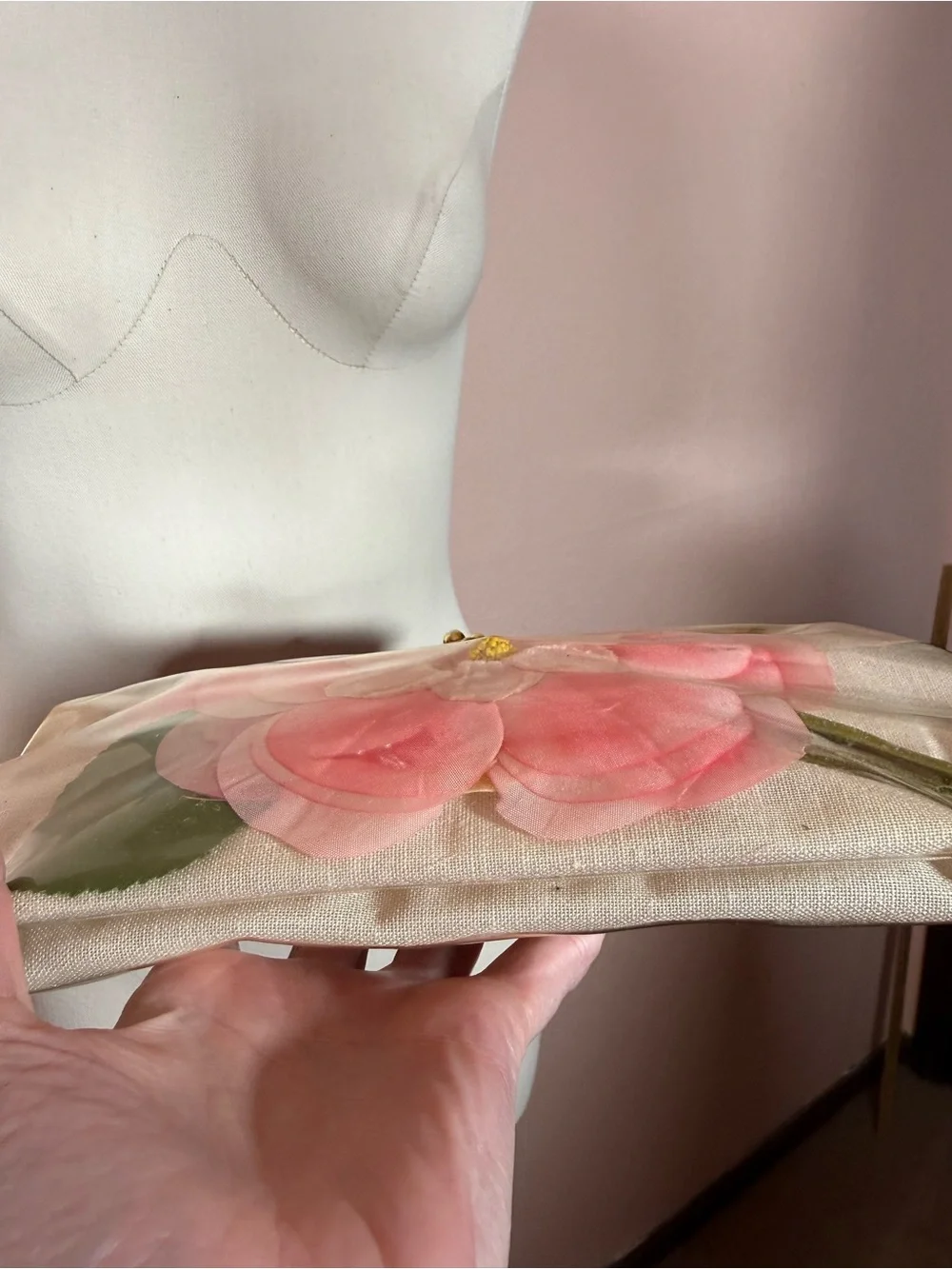 Vintage Cottagecore pink floral gold metal frame kisslock Clutch